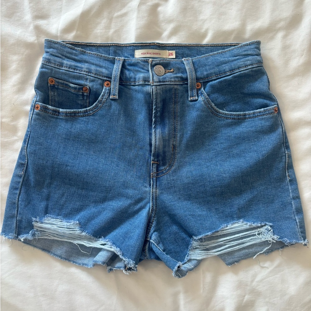 Levis high rise shorts size 26